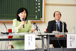 写真：会見で話す中山区長