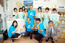 写真:「ふらっと新宿」スタッフのみなさん