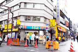 写真:「ふらっと新宿」外観