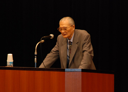 写真:講演する紅野敏郎さん