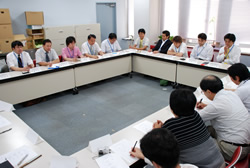 写真:会合の様子