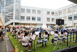 写真:戸塚第一小学校ブラスバンド部の演奏