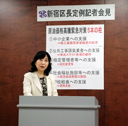 写真:会見する中山区長