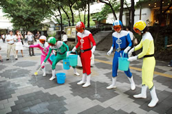 写真:新宿企業ボランティア連絡会打ち水大作戦2007