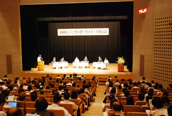 写真:先進企業によるパネルディスカッション