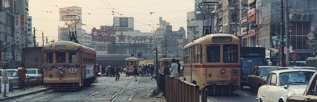 写真:昭和30年頃の靖国通り
