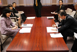 写真:調印の様子