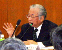 写真:発言する堺屋太一氏