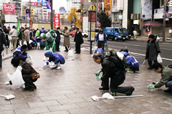写真:昨年の新宿年末クリーン大作戦