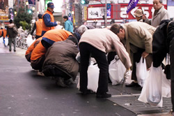 写真:昨年の新宿年末クリーン大作戦