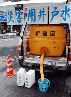 写真:災害用井戸水のタンク