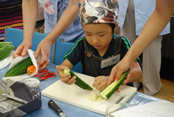 写真:楽しく料理