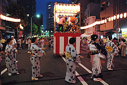 写真：盆踊り