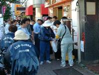 写真:看板の是正指導