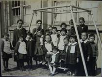 昭和10年代初めの鶴巻幼稚園の様子です。