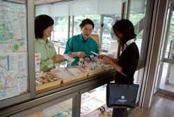 写真:販売の様子