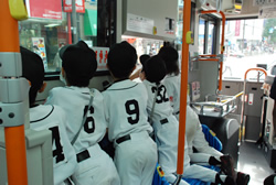写真:野球チームの男の子たち