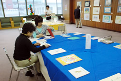 写真:試作・市販絵本の展示