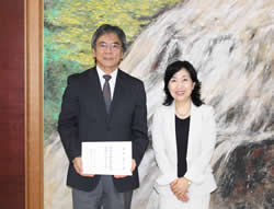 写真:菊池委員と中山区長