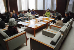写真:報告会の様子