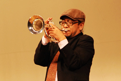 写真:田中淳さんの演奏