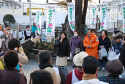 写真：あいさつする中山区長