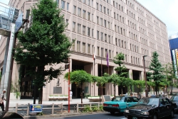 写真:新宿区役所外観