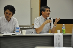 写真：講演する濱田教授（写真右）