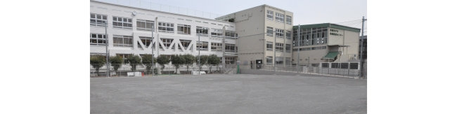 中学校跡施設を活用した「新宿NPO協働推進センター」