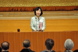 写真:あいさつする中山区長