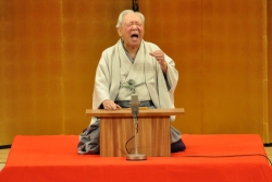 写真:三遊亭金馬さんによる落語「親子酒」