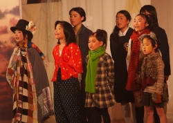 写真:演劇「桑の実が見る夢」の様子