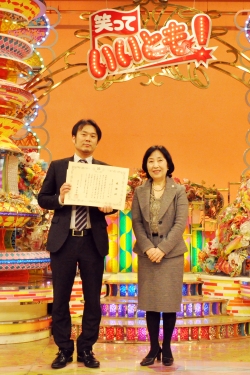 写真:感謝状を贈呈