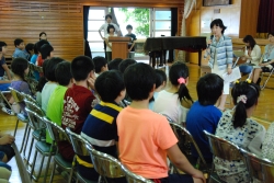 写真：区長と子どもたちの意見交換の様子