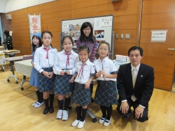 写真:参加した子どもたちと記念撮影