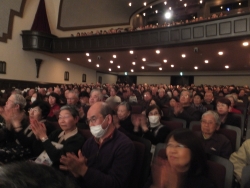 写真:満員の会場