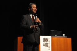 写真:講演「漱石と物理学校」