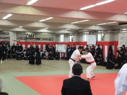 写真:第四方面区内警察署対抗柔道・剣道大会の様子
