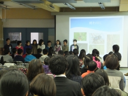 写真:環境学習発表会の様子