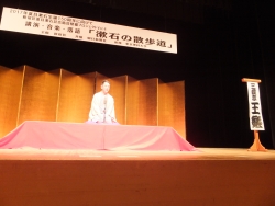 写真:三遊亭王楽さんの落語
