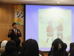 写真：明橋大二先生の講演
