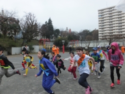 写真:いっせいにスタート(箱根山駅伝大会)