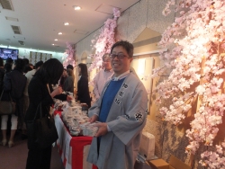 写真:会場入口の催し