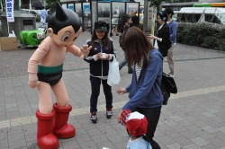写真:鉄腕アトムも特別参加