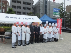 写真:新宿調理師専門学校の皆さんも参加