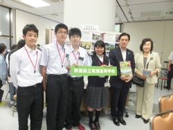 写真:尾瀬高校の皆さんと記念撮影