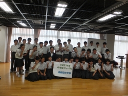 写真:西新宿中学校でのフォーラム