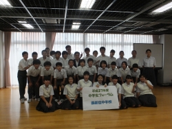 写真:西新宿中学校でのフォーラム
