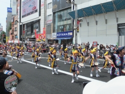 写真：新宿エイサーまつりの様子