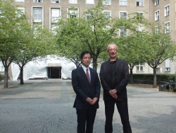 写真:吉住新宿区長とハンケミッテ区長(ミッテ区庁舎)